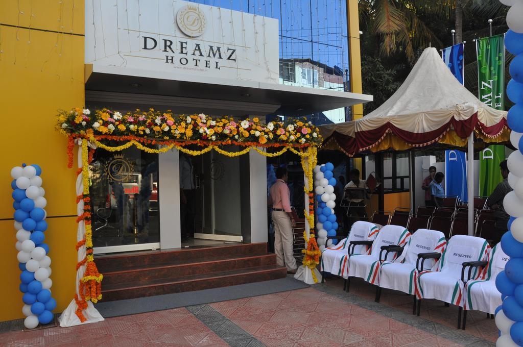 Dreamz Hotel Thiruvananthapuram Bagian luar foto